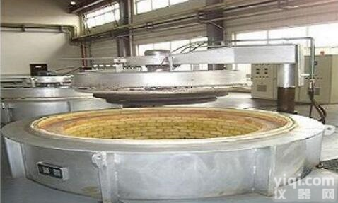 SUTE1042<em>履带式</em><em>加热器</em>用于局部热处理