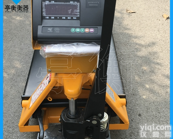 南通<em>搬运车</em><em>称重</em><em>叉车</em>电子秤SCS-3T拖盘车磅秤