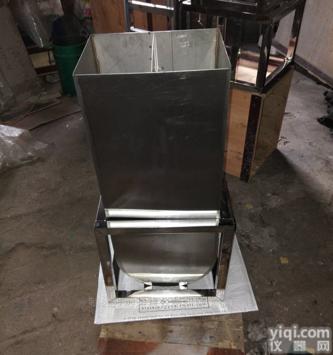 U型  自<em>密实</em><em>混凝土</em>U型箱，U型箱的<em>填充</em>装置