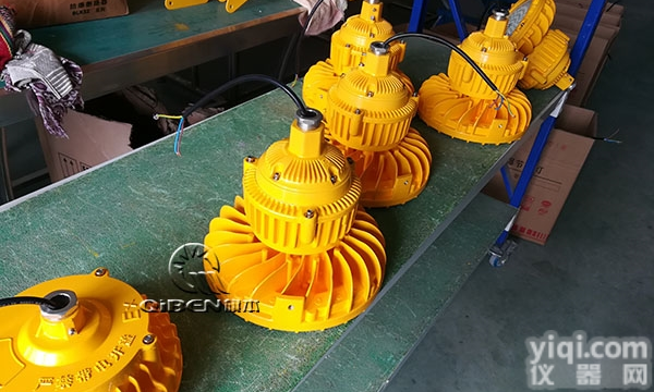 吊<em>杆式</em>RLB157 <em>LED</em>防爆泛光灯