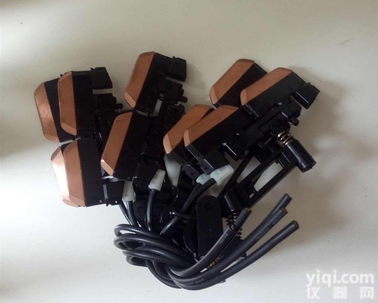 起重机<em>长方</em>孔<em>双头</em>集电器