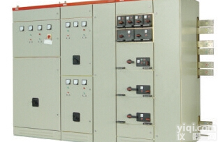 <em>MNS低压抽出式开关柜</em>