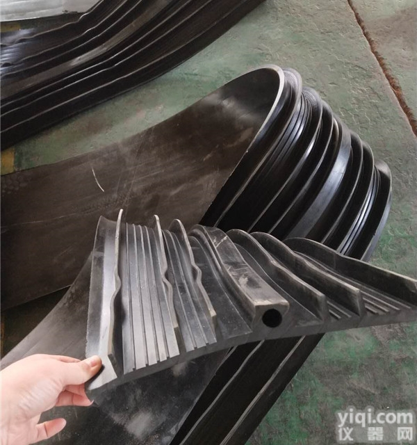 可<em>排水</em>式<em>止水带</em>  可<em>排水</em>复合<em>橡胶</em><em>止水带</em>厂家价格