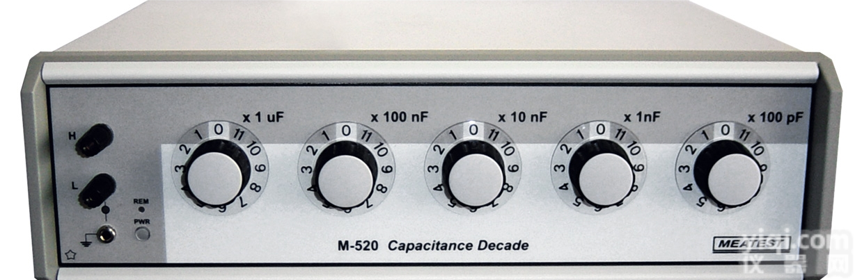 M520  M520实物程控<em>十进制</em><em>电容</em>箱