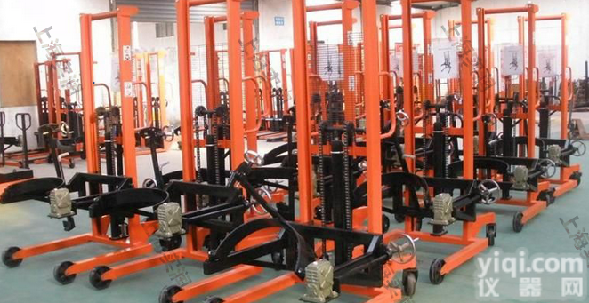 <em>手摇堆高车</em>带称重功能,上海厂家手动抱桶秤