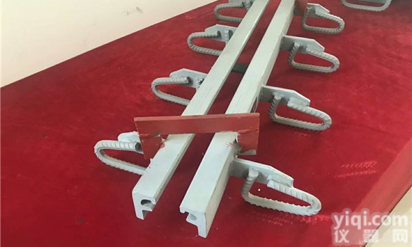 <em>伸缩缝</em>厂家  <em>模数</em>式<em>桥梁</em><em>伸缩缝</em>是什么，多少钱一米