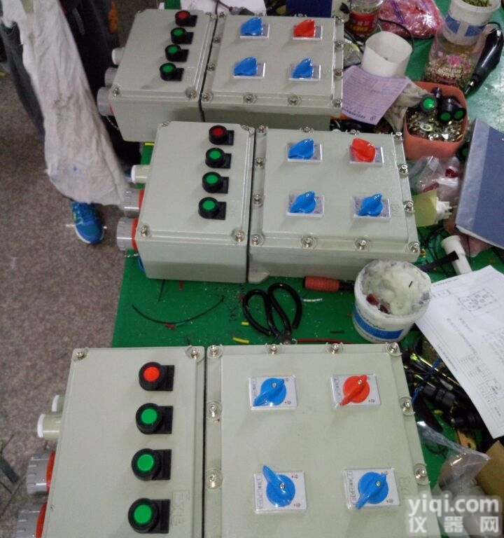 <em>双层</em>门<em>防爆</em>检修电源箱