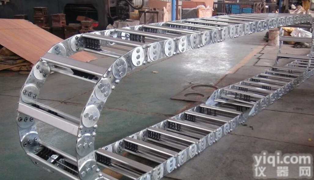 TLG180型<em>全封闭</em>式<em>钢铝拖链</em>厂家