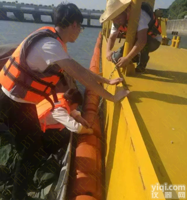 湖南河道拦污浮体 码头禁入警示隔离<em>浮筒</em> PE浮体<em>厂家</em>直销