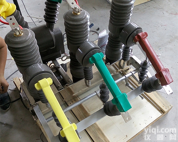 ZW32-12F  10KV智能真空<em>断路器</em><em>零序</em>、速断、过流