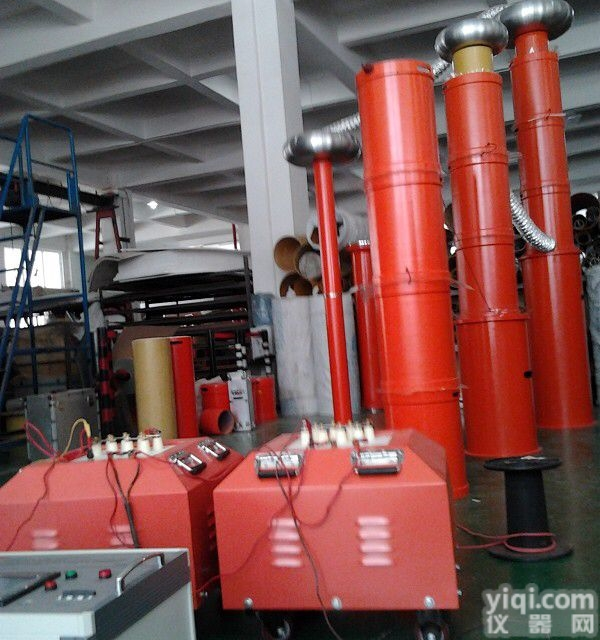 CVT<em>检验</em>用<em>谐振</em><em>升压</em>串联<em>谐振</em>装置