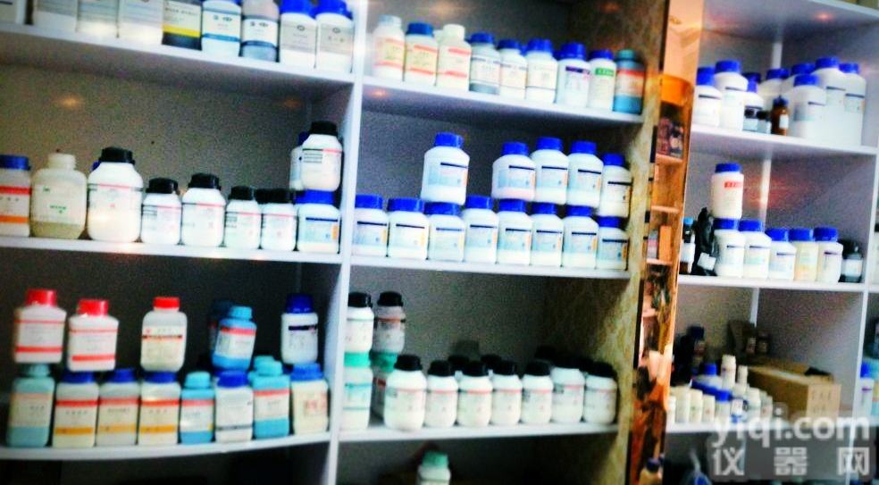 <em>酚酞指示剂</em>（8.2-10.0）