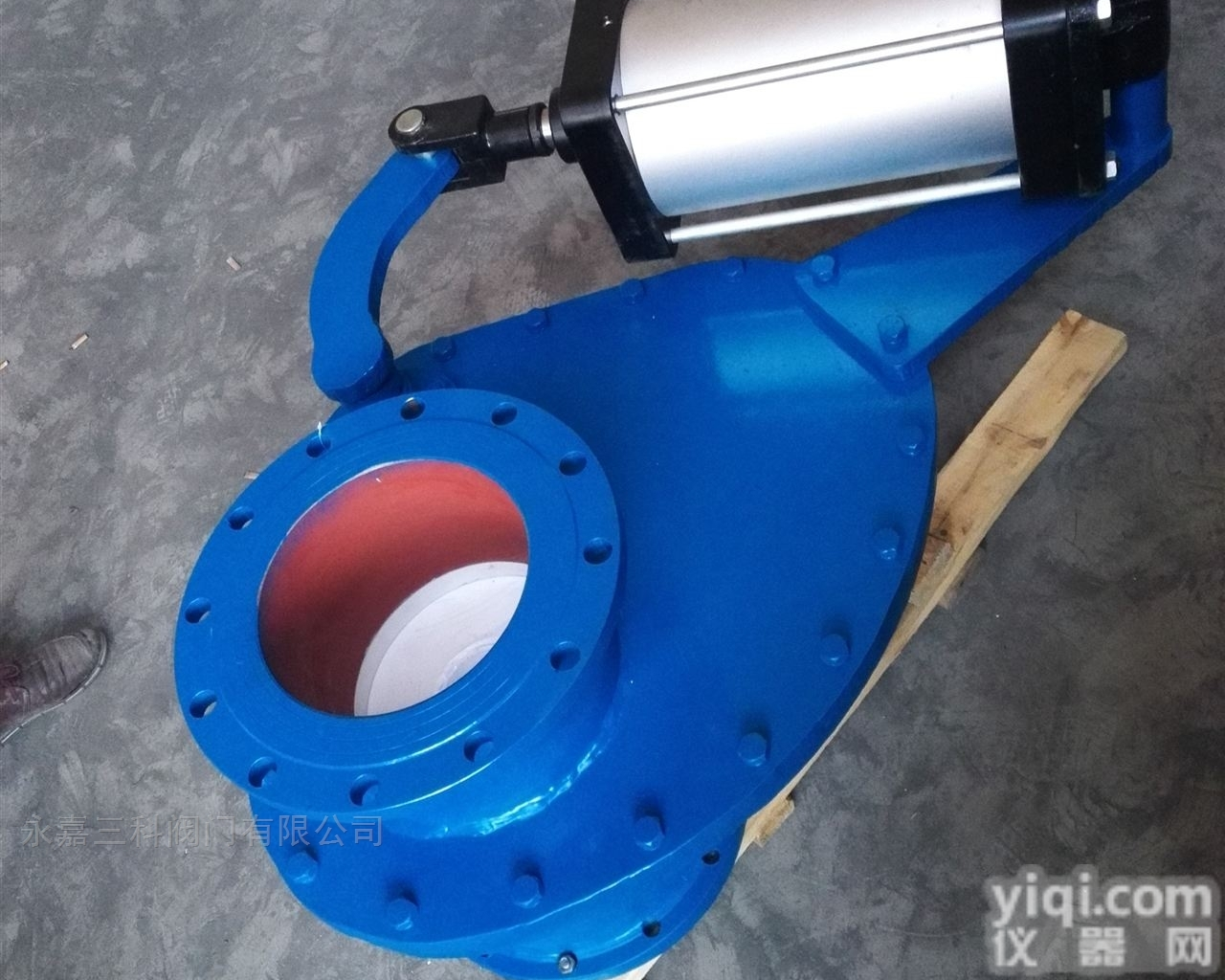 BZ644TC  <em>气动</em><em>摆动</em>式陶瓷<em>出料</em>阀