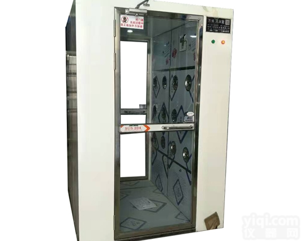 风淋室<em>厂家</em>15581621516  长沙冷轧钢板风淋室 钢板<em>烤漆</em>风淋门<em>厂家</em>