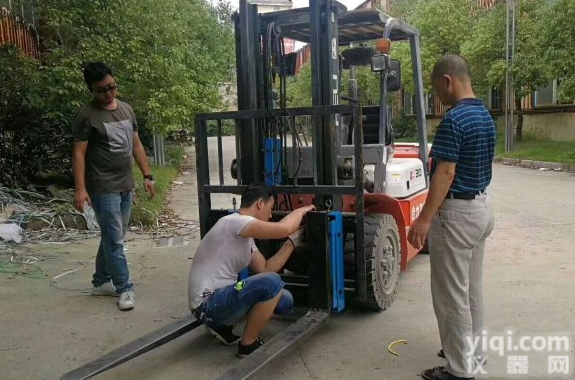 JH  JH型合力<em>内燃</em>机<em>加装</em>2吨电子<em>叉车</em>秤