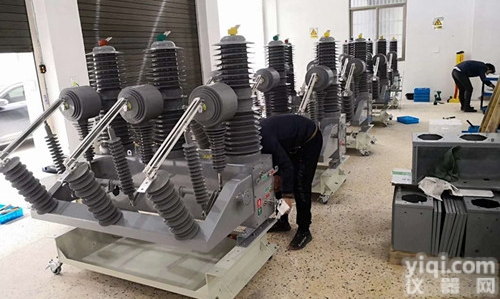 ZW32-40.5/1250-25  户外柱上高压真空断路器