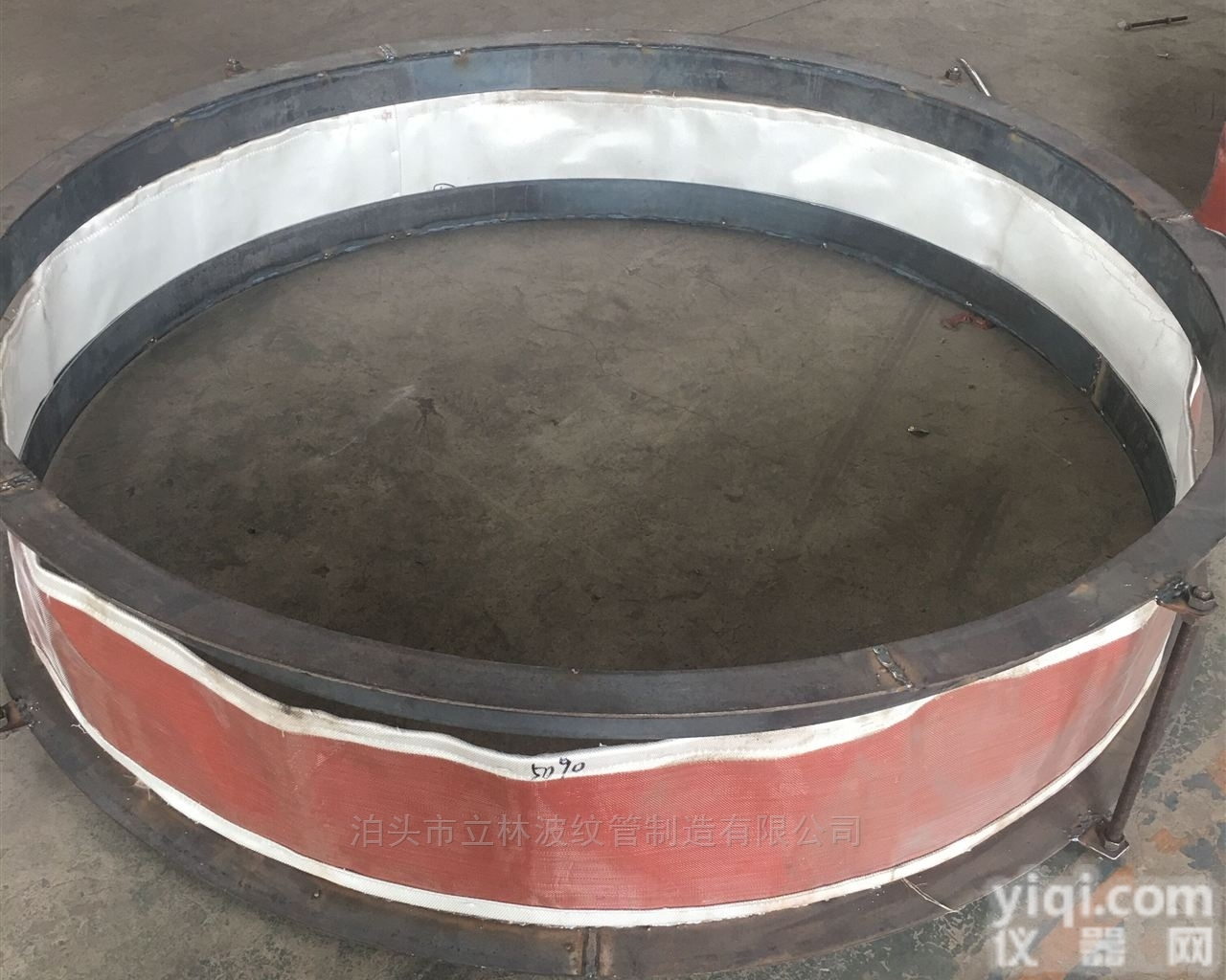 DN  圆形轴向内压式<em>烟道</em>高温金属<em>膨胀节</em><em>补偿器</em>