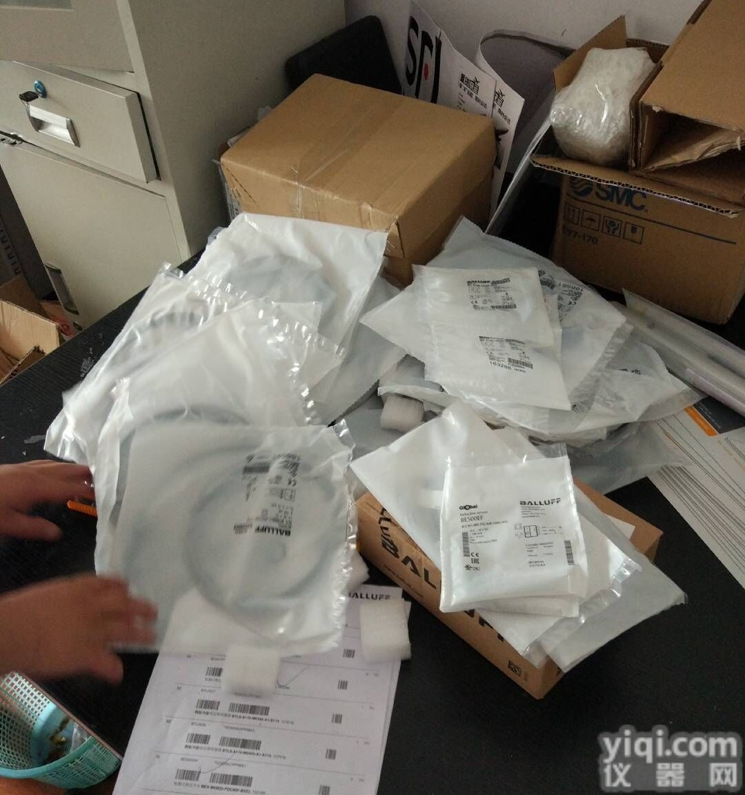 BTL7-S512B-M0200-B-S32  尺寸/外型/体积测量巴<em>鲁夫</em><em>德国</em>传感器