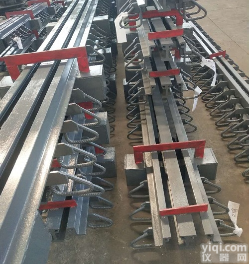 <em>伸缩缝</em>厂  F40<em>桥梁</em><em>伸缩缝</em>厂家