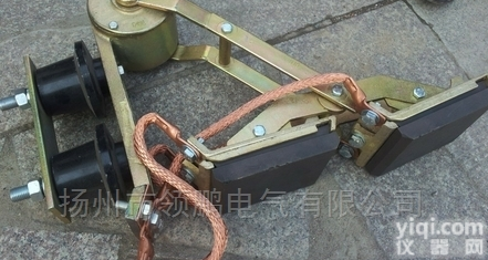 PB34-GC-I-800A（1200A）<em>侧滑</em>双<em>碳刷</em>式集电器