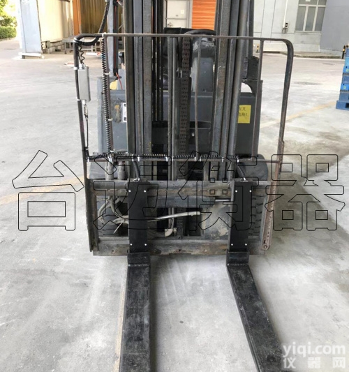 「<em>叉车</em>抱夹<em>称重仪</em>」3吨柴油<em>叉车</em>叉夹电子秤