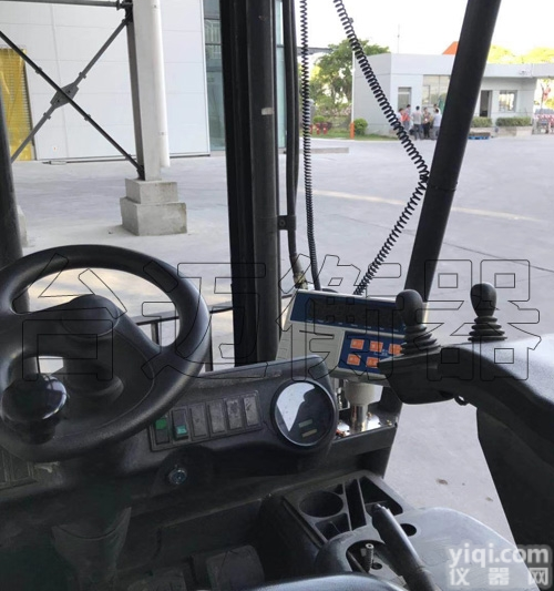 桐乡叉车<em>改装</em>秤-3吨<em>内燃机</em>叉车<em>称重</em>仪