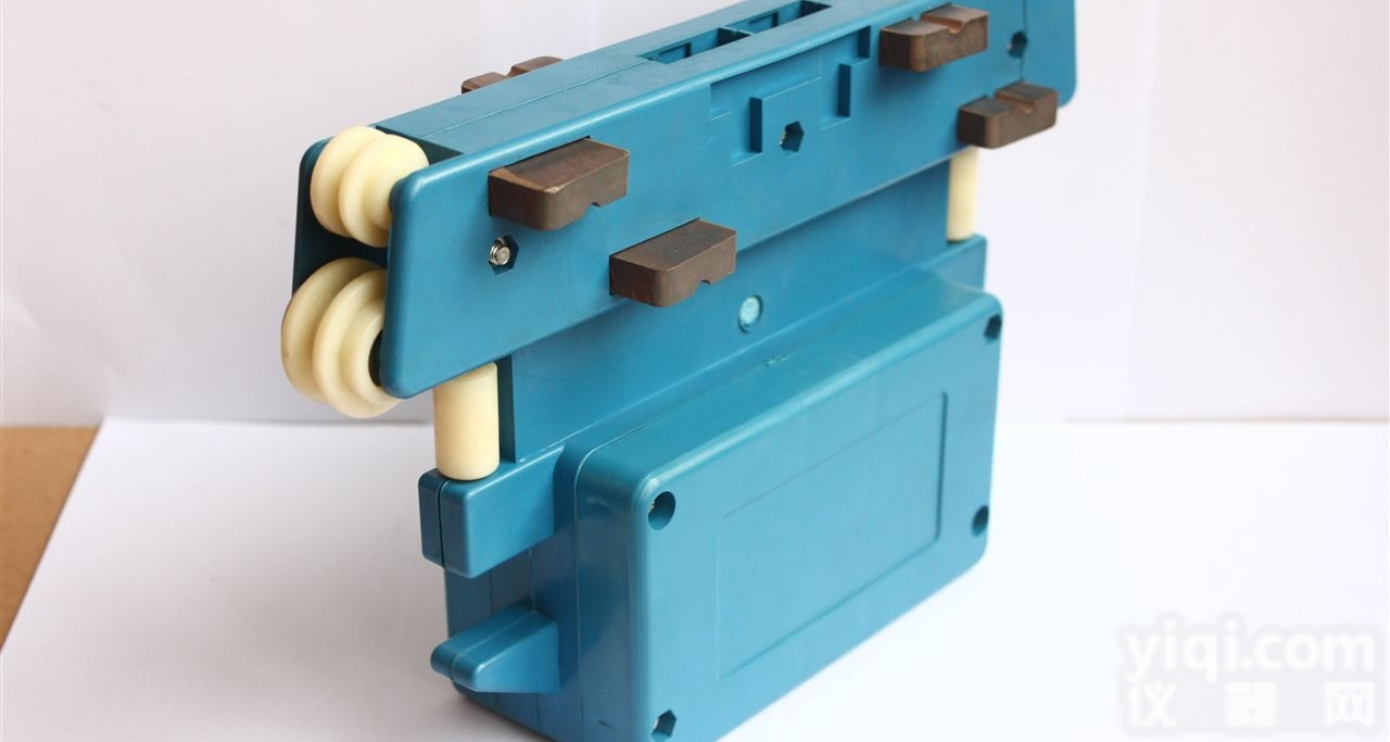 <em>多极</em>集<em>电器</em>  <em>多极</em><em>管式</em>滑触线集<em>电器</em>