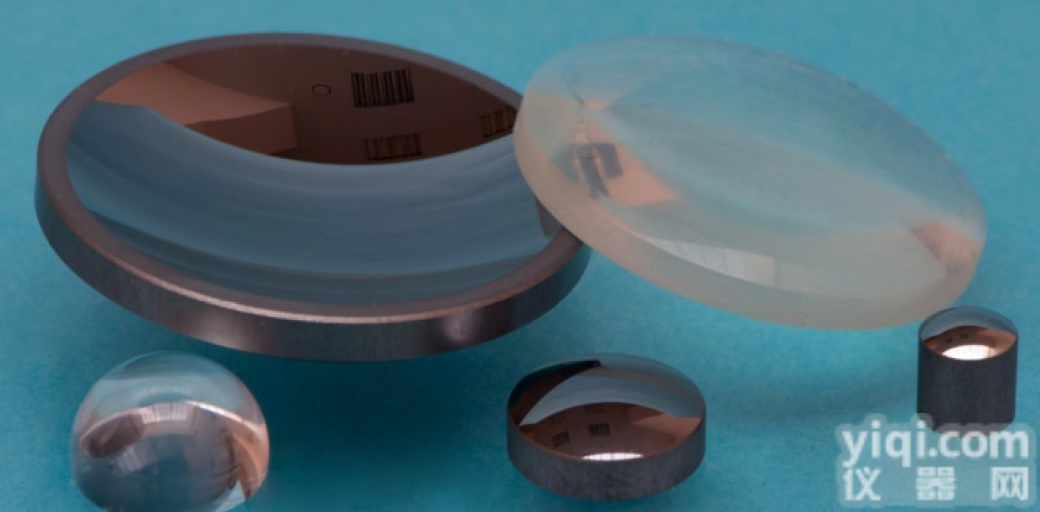 太<em>赫兹</em><em>透镜</em>