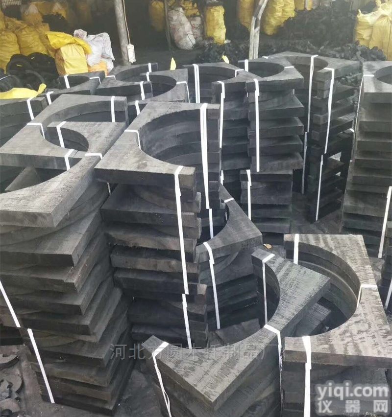 齐全  防腐木托表面处理<em>沥青漆</em>浸泡