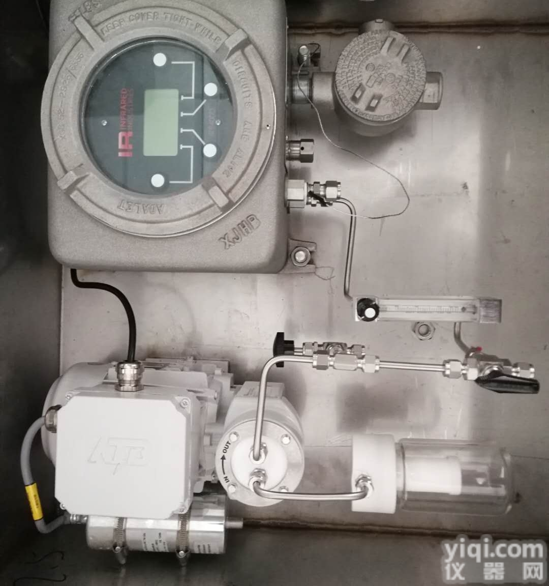 8400D  <em>防爆型在线气体分析仪</em>