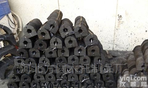 <em>齐全</em>  <em>水管</em><em>防腐木</em>托安装方法 管道木托施工