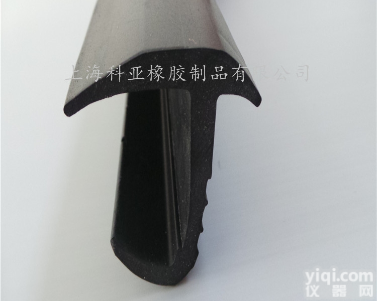 齐全  汽车集装箱厢式货车<em>耐高温</em><em>密封条</em>