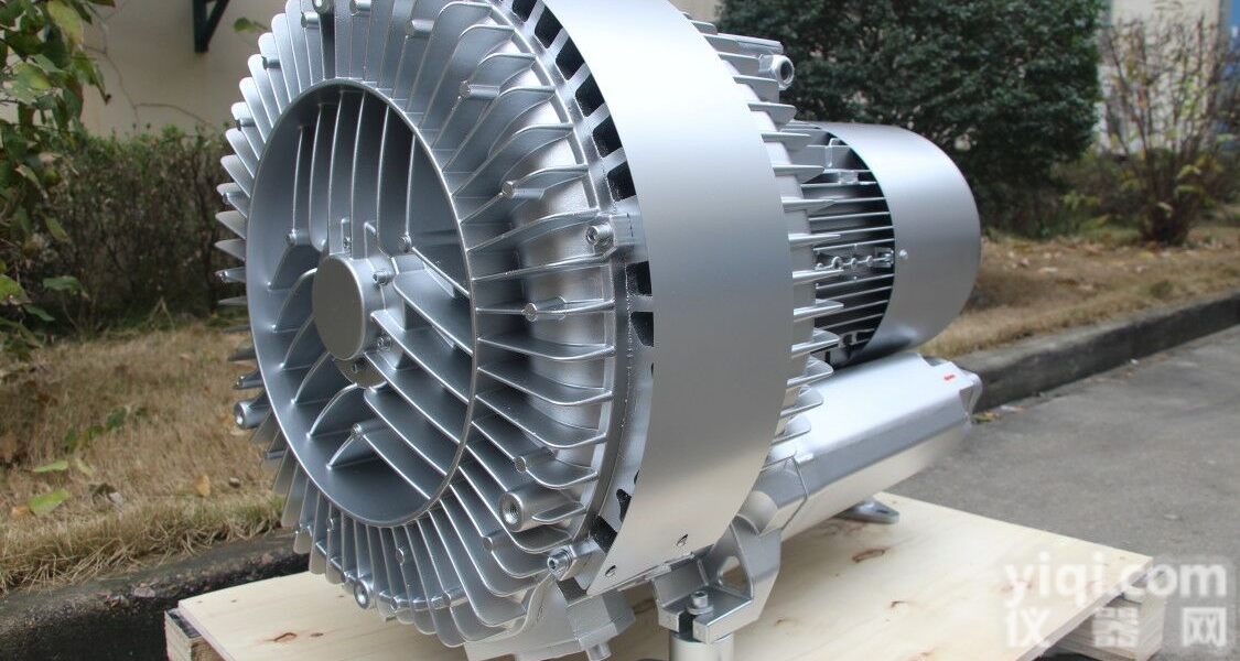 <em>20KW高压鼓风机</em>