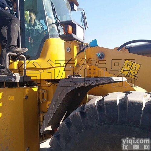 矿石场装载机<em>电子秤</em>/柳工50铲车<em>加装</em>称重仪