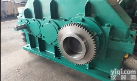 QY3D500<em>减速机</em>  中硬齿：QY3D500-25-8CA<em>系列</em>起重机<em>减速机</em>