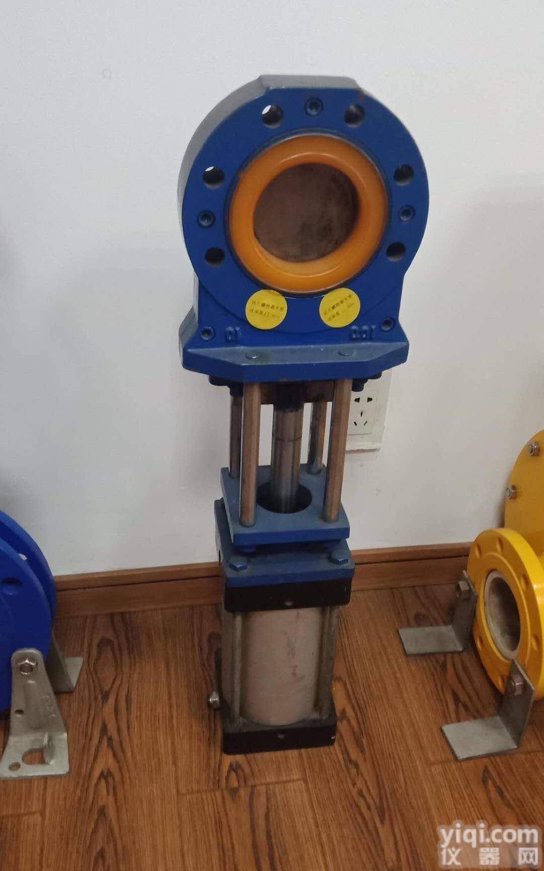 PZ673N气动<em>聚氨酯</em><em>刀闸</em>阀