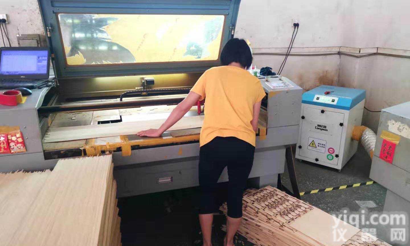 激光切割<em>人造皮革</em>如何排放烟雾臭味大怎么办