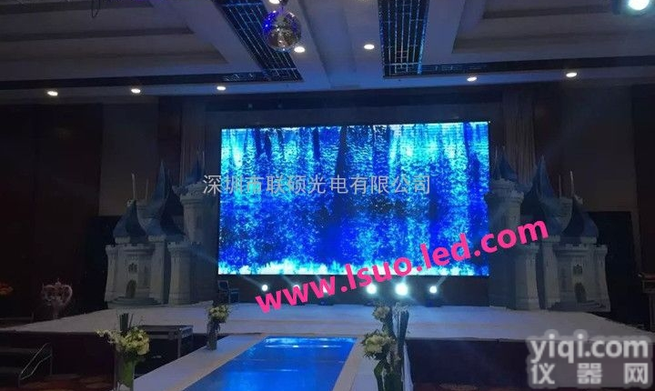 教室多媒体P2.5LED电子屏厂家8<em>平方</em>报<em>多少</em>钱