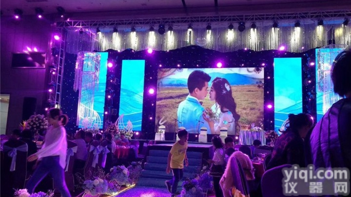 30平方酒店宴会厅p4LED<em>电子屏</em>贴墙安装<em>价钱</em>