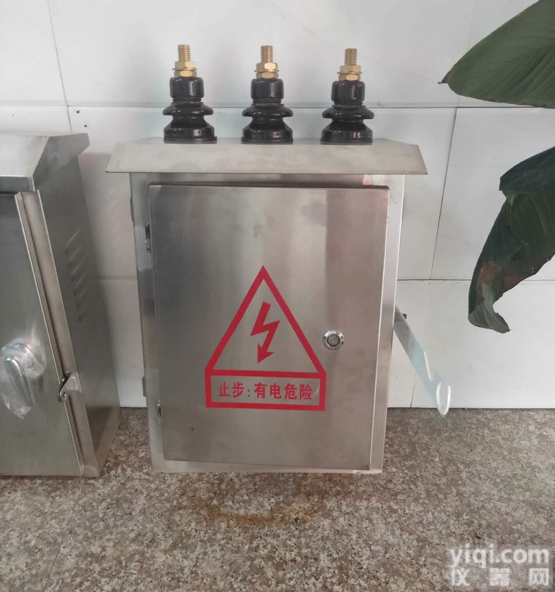 18057790772  户外变压器开关保护箱带帽檐铜排连接