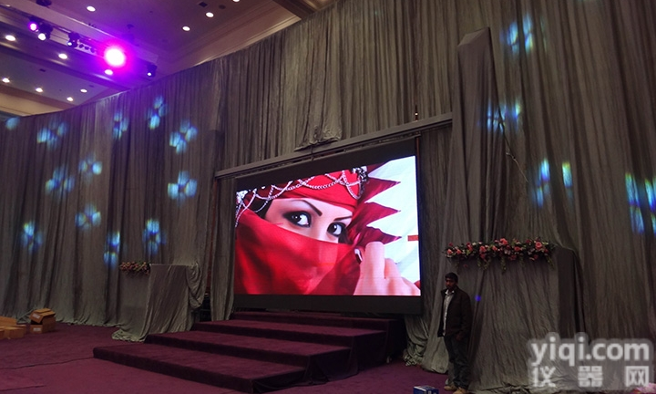 p3酒吧LED弧形<em>电子屏</em>幕用软模组<em>大概</em>多少钱