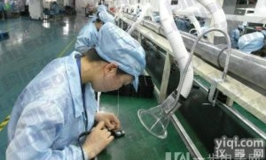 烙铁<em>焊接</em><em>线路板</em><em>气味</em>除烟净化机处理可过环评