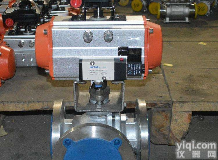 Q6（45/44）F46  <em>气动</em><em>三通</em>衬氟<em>球阀</em>