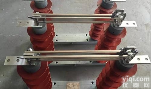 HGW9-12  HGW9-12<em>硅橡胶</em>防水型10kv<em>高压</em>隔离开关
