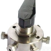 <em>六通</em><em>球阀</em>