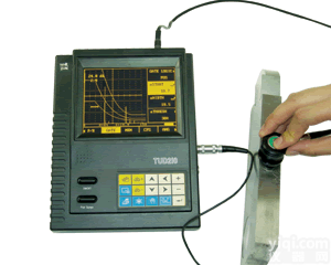 <em>TUD220超声波探伤仪</em>