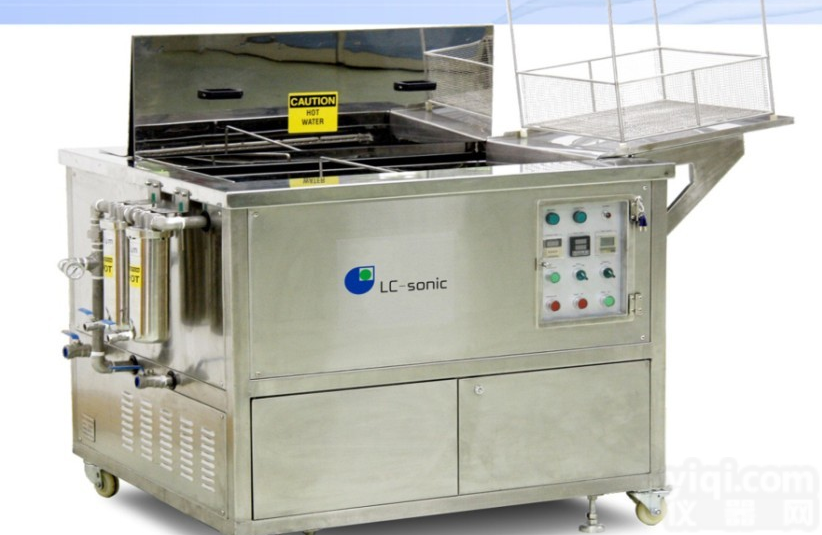 <em>高尔夫球杆清洗机</em>