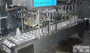 奶乳制品<em>灌装</em>机<em>封口机</em>