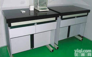 <em>天平台</em>（仪器台，<em>通风柜</em>，<em>实验台</em>，取材台）