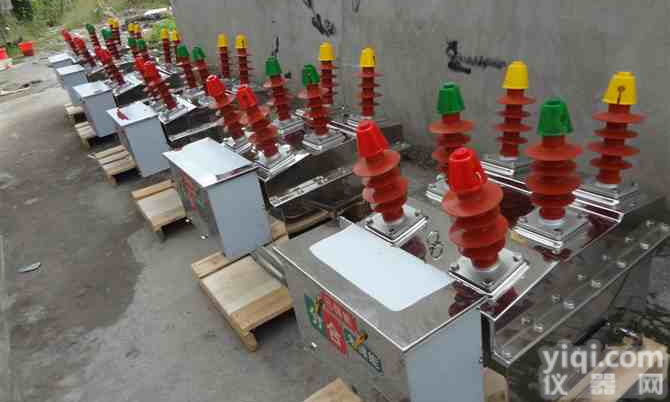 10KV柱上高压真空断路器ZW8-12G、带接地保护